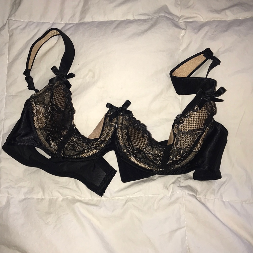 Quarter cup bra